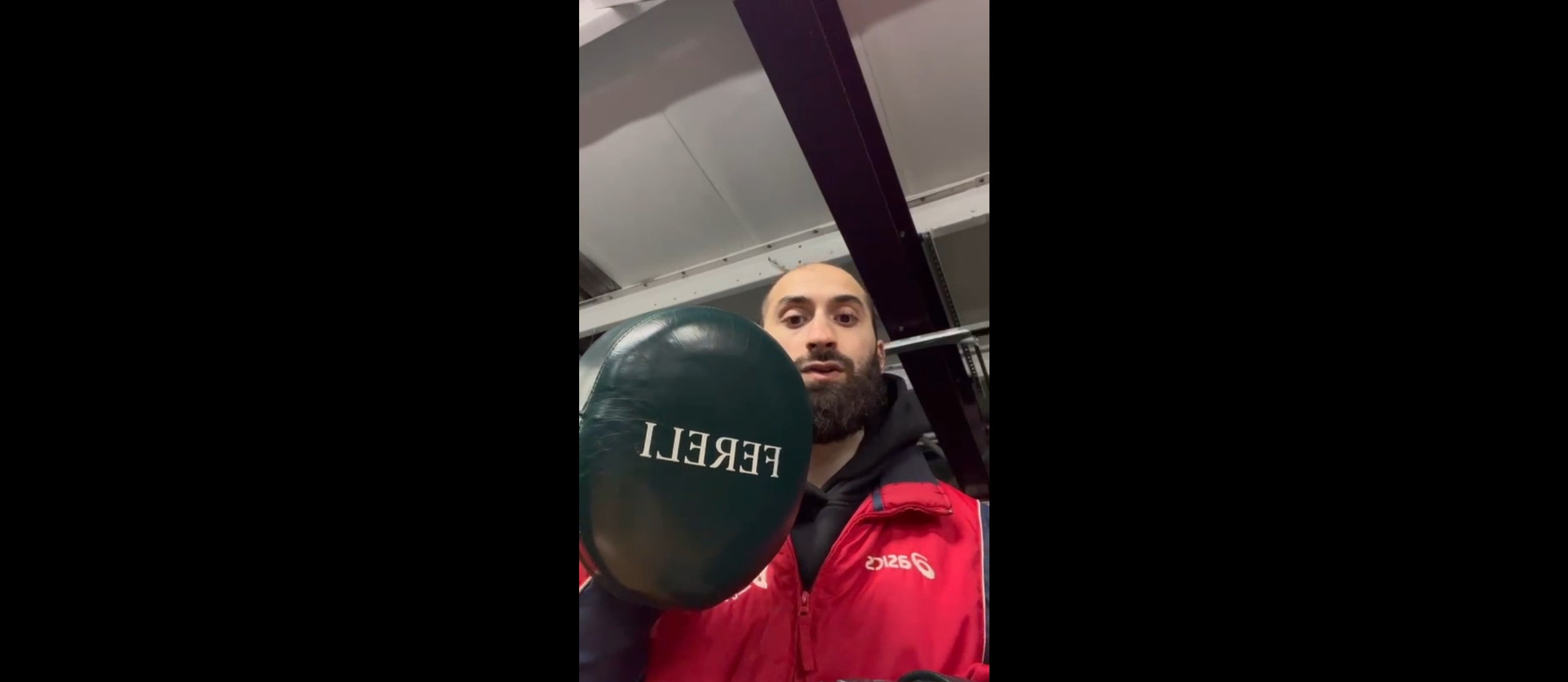 Load video: Professional boxing trainer giving an honest review of Fereli focus pads after real gym use