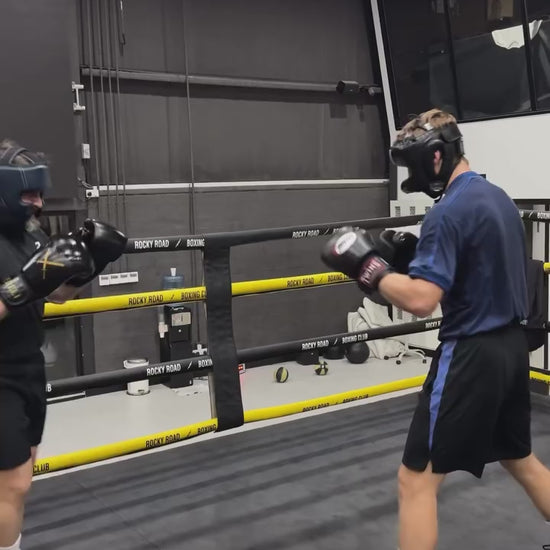 A video of a boxer training in Fereli Shinken boxing gloves.